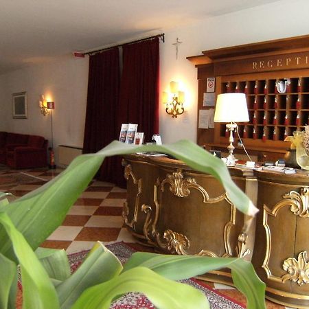 Hotel Europa อูดิเน ภายนอก รูปภาพ