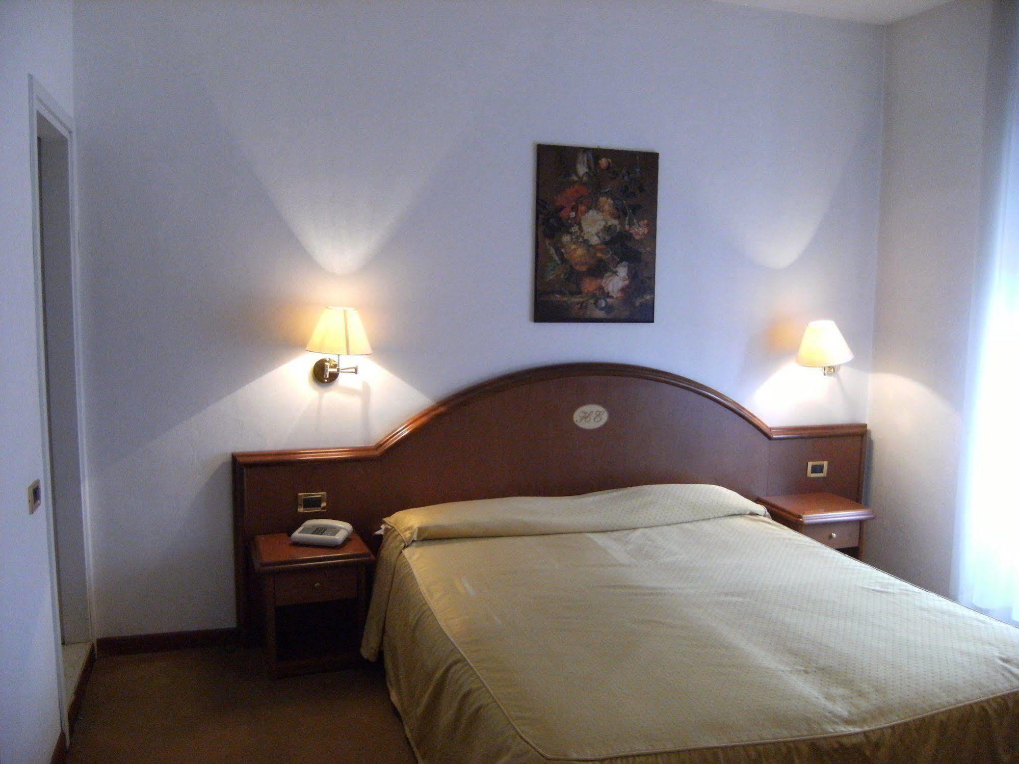 Hotel Europa อูดิเน ภายนอก รูปภาพ