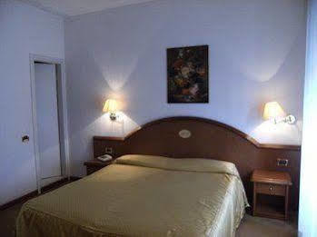 Hotel Europa อูดิเน ภายนอก รูปภาพ